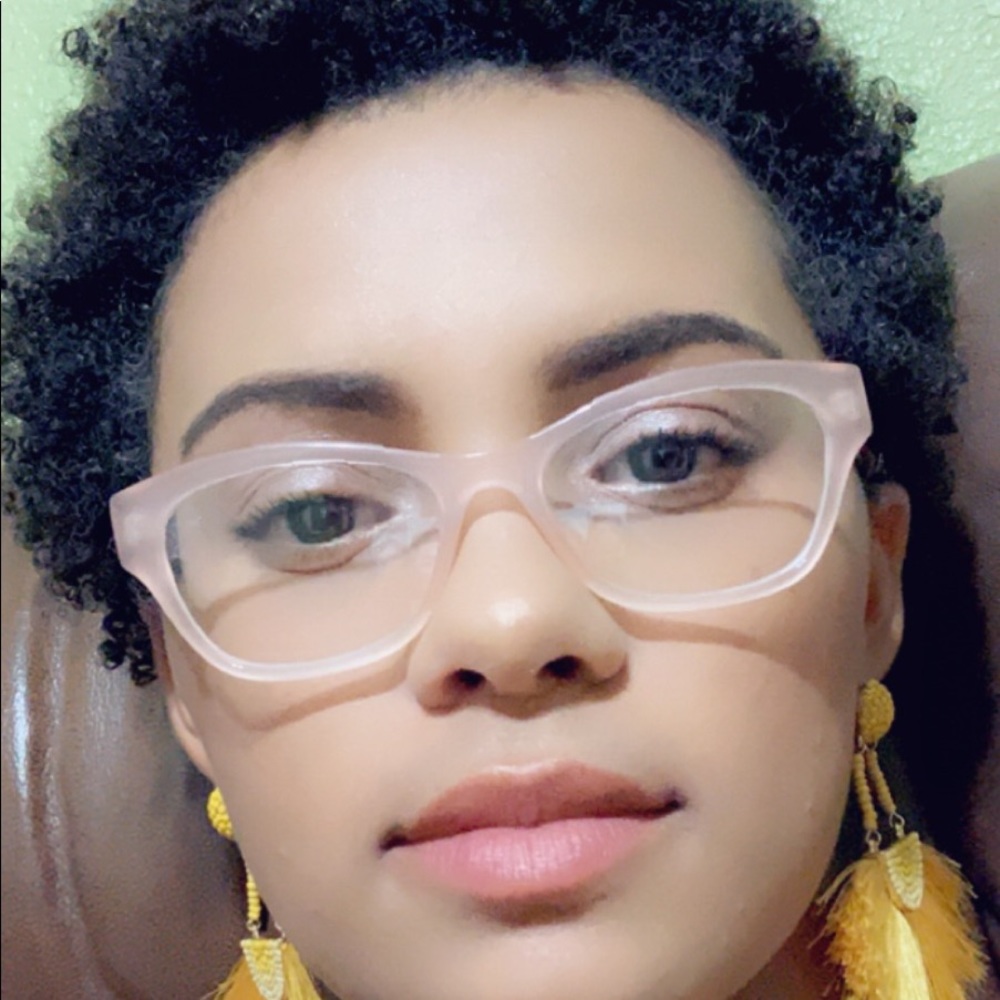 Meet your Posher, Crista